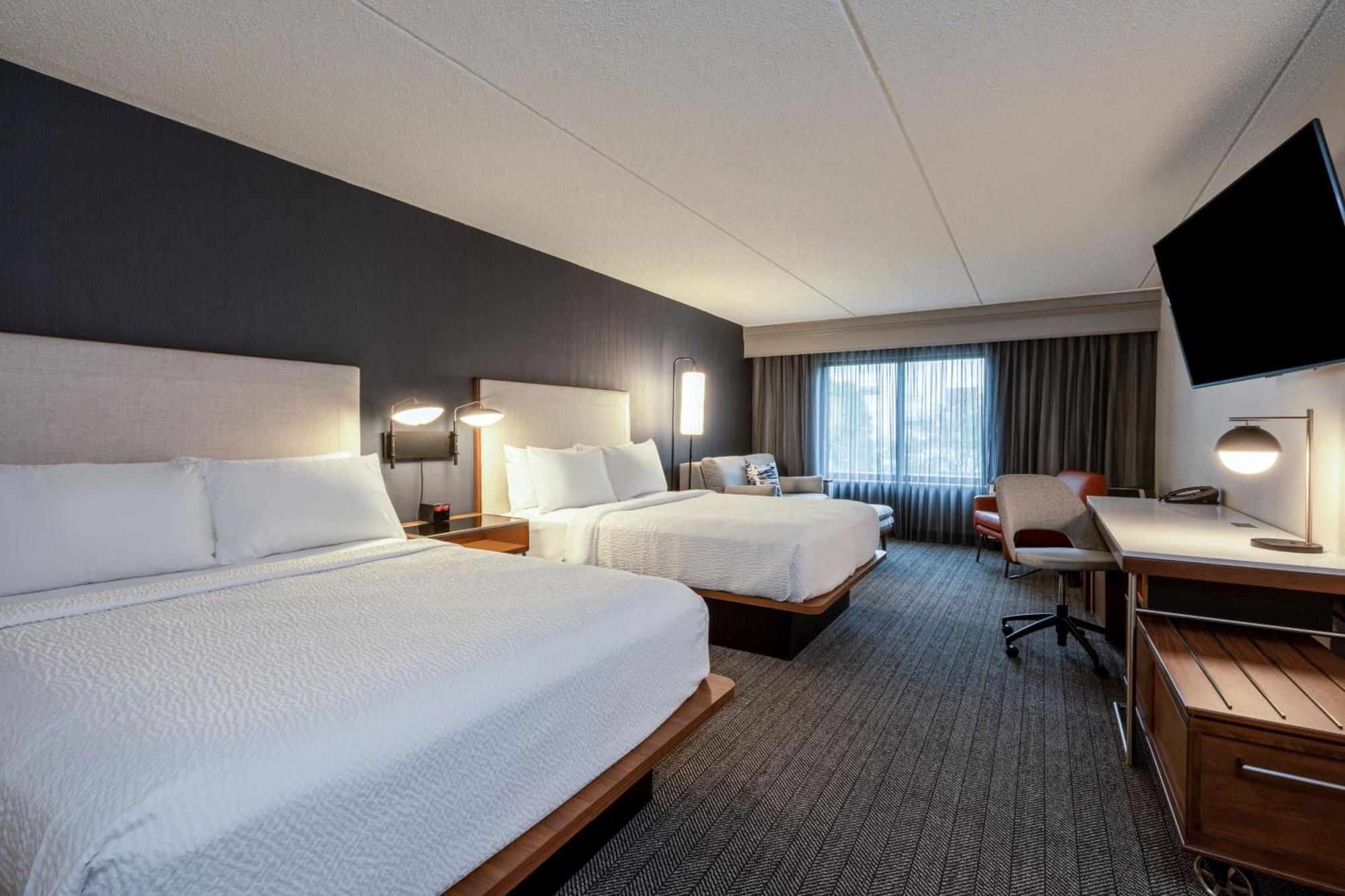 Courtyard Columbus Airport Hotel Exterior photo