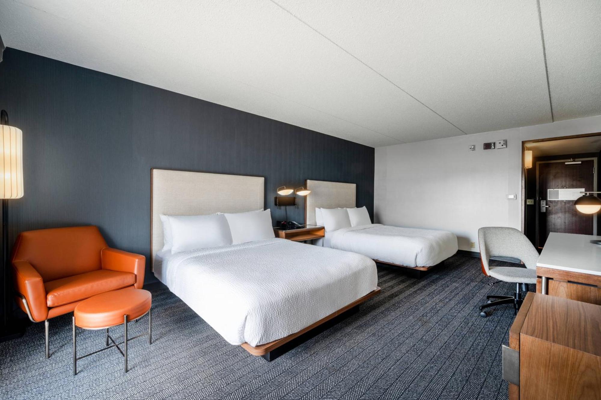 Courtyard Columbus Airport Hotel Exterior photo